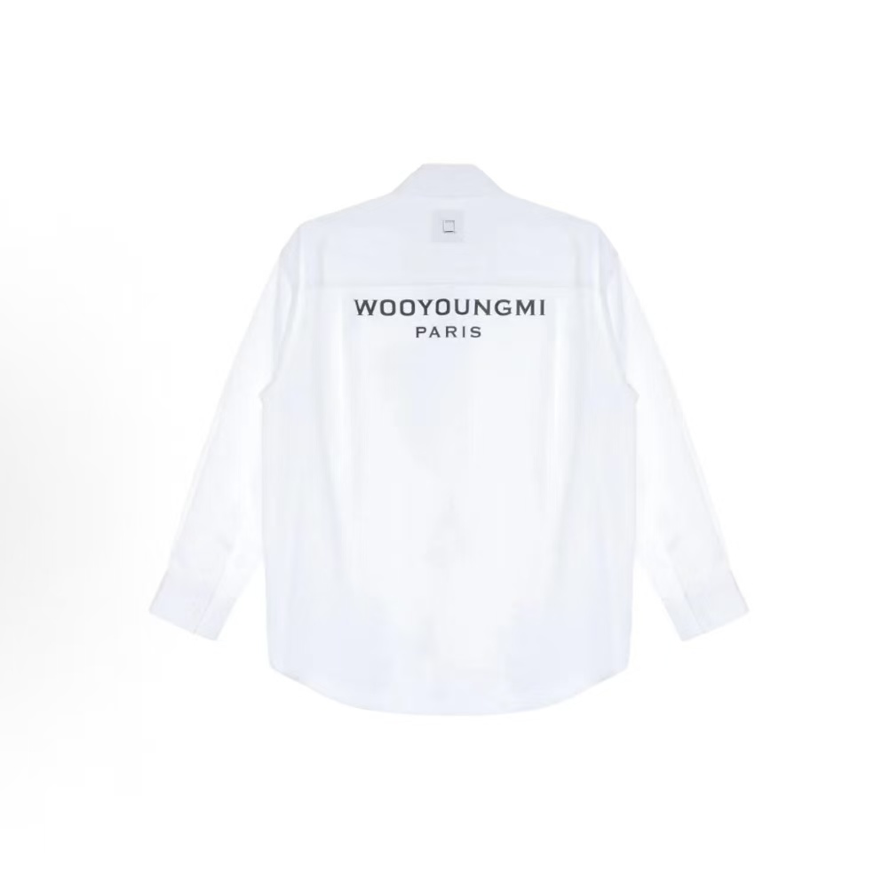 우영미 백 로고 포인트 스프레드 칼라 버튼업 긴팔 셔츠 남성 화이트