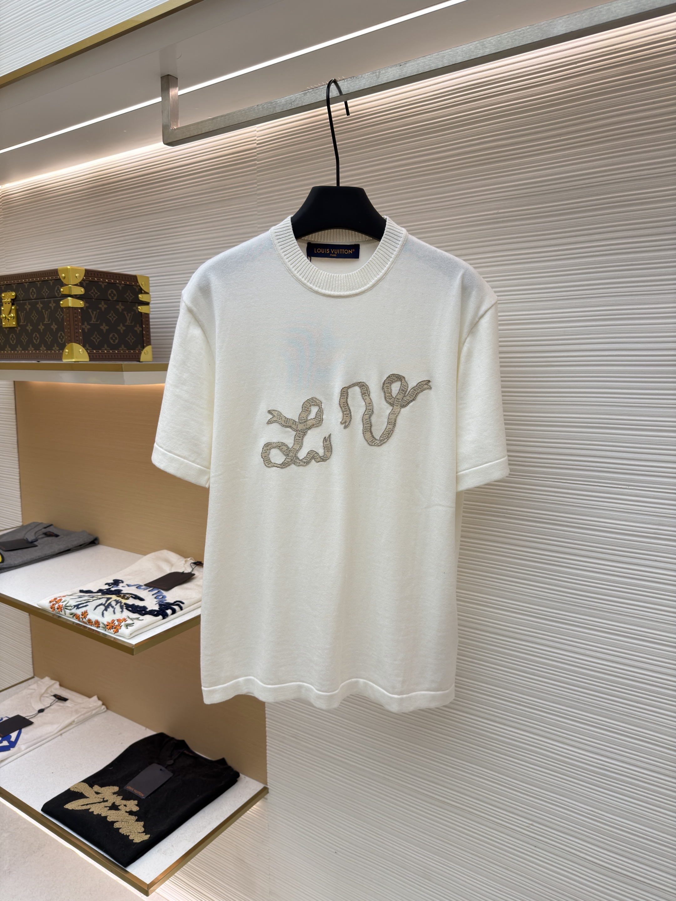 루이비통 리본 자수 니트 반팔 티셔츠 (X공장)