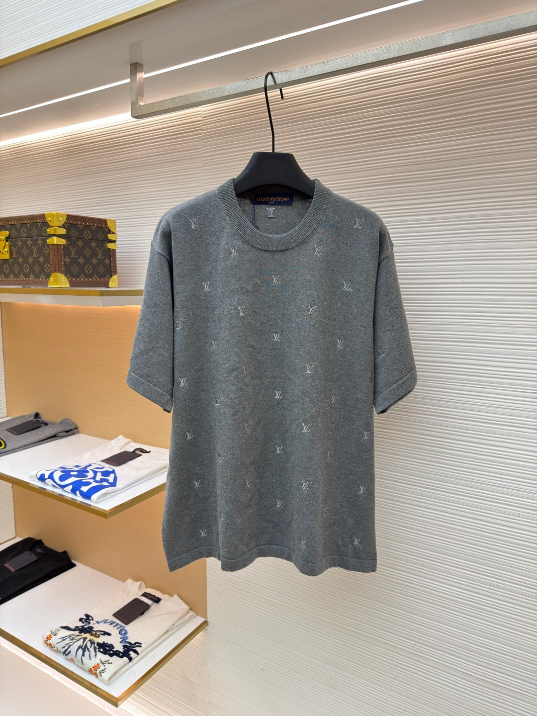 루이비통 스몰 그레이 로고 자수 니트 반팔 티셔츠 (X공장)