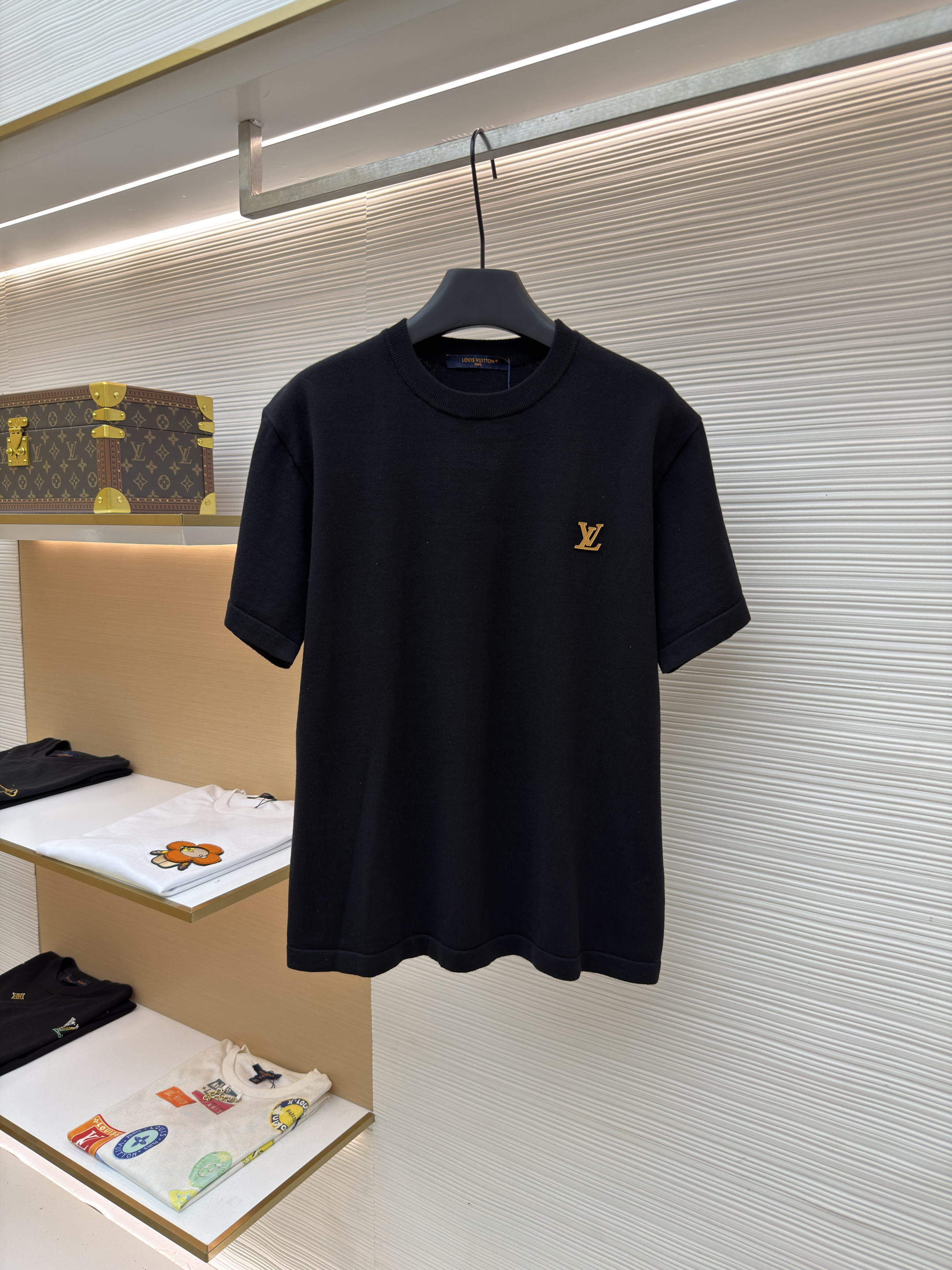 루이비통 레터 로고 가죽 패치 니트 반팔 티셔츠 (X공장)