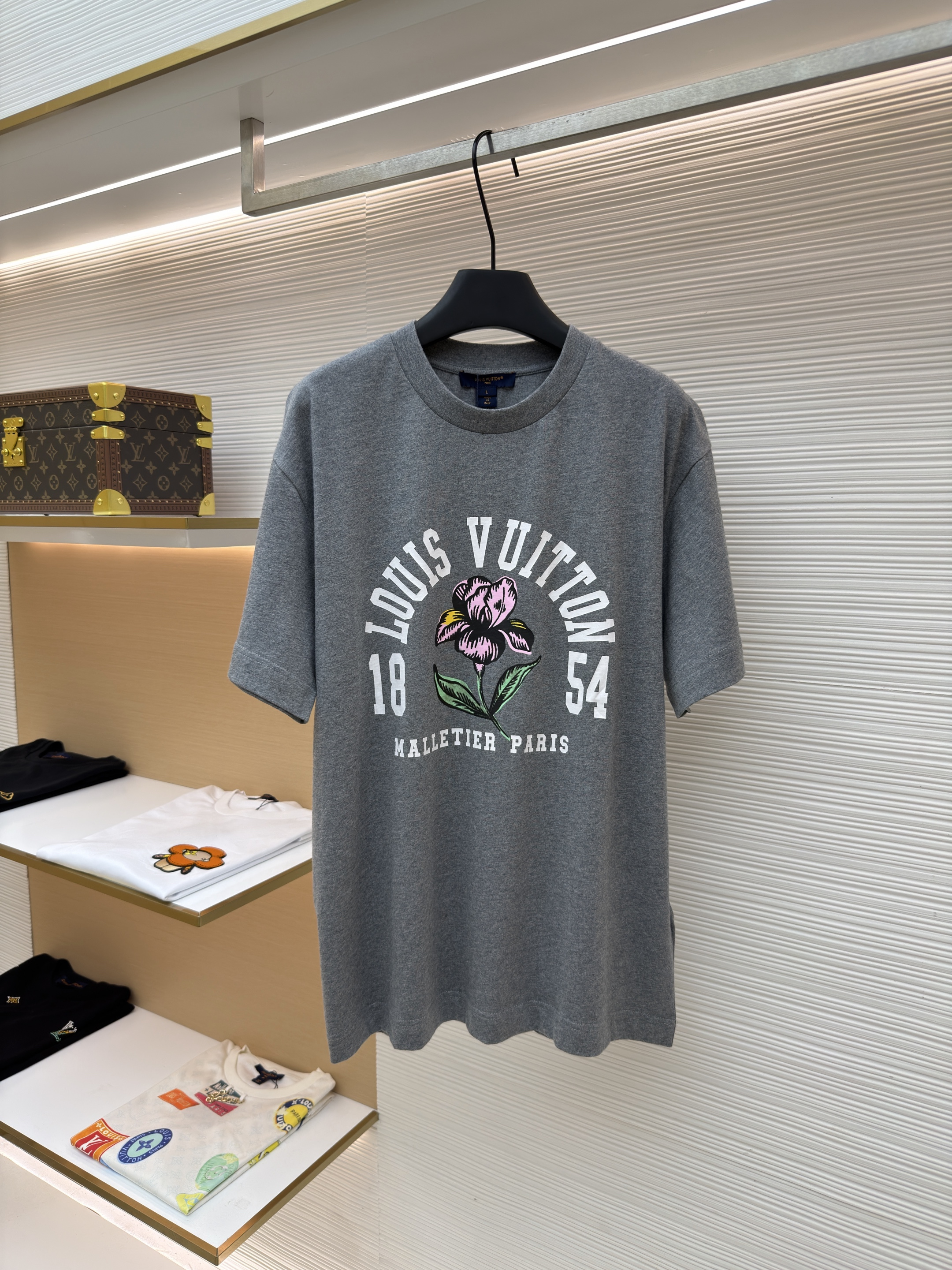 루이비통 아이리스 프린트 라운드넥 반팔 티셔츠 (X공장)