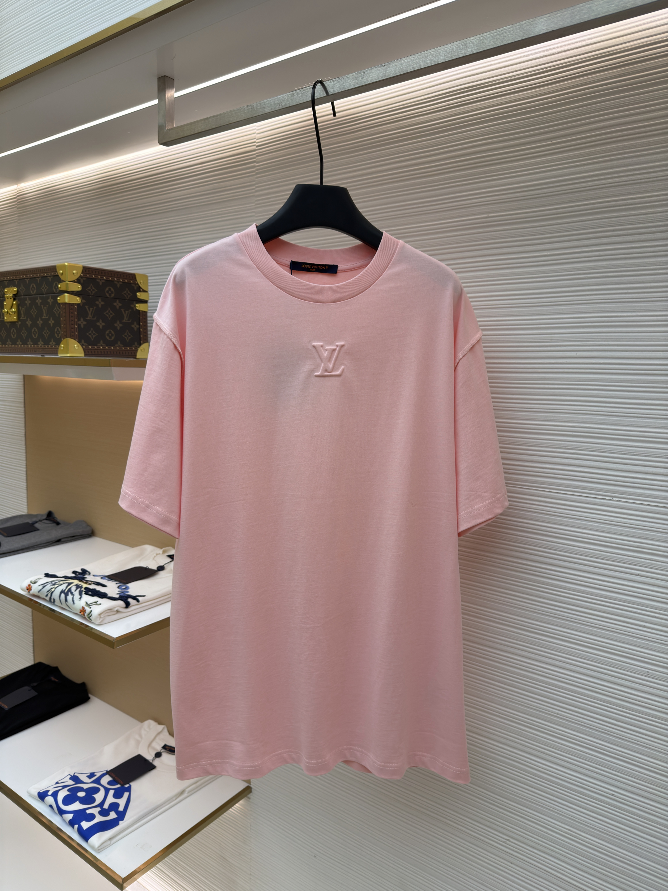 루이비통 엠보싱 스몰 로고 티셔츠 (X공장)