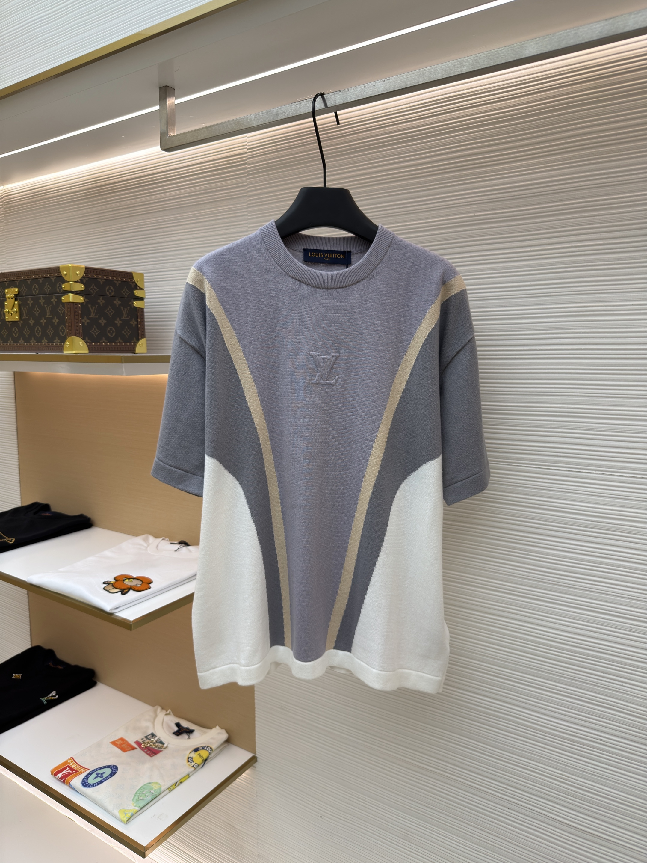 루이비통 레터 로고 엠보싱 배색 니트 반팔 티셔츠 (X공장)