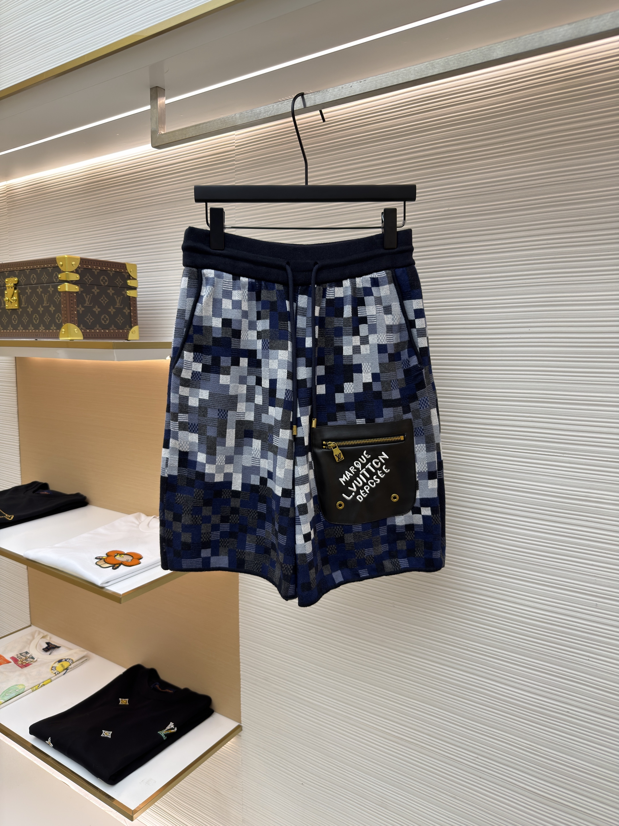 루이비통 레터 로고 자수 가죽 패치 모자이크 자카드 니트 쇼츠 (X공장)