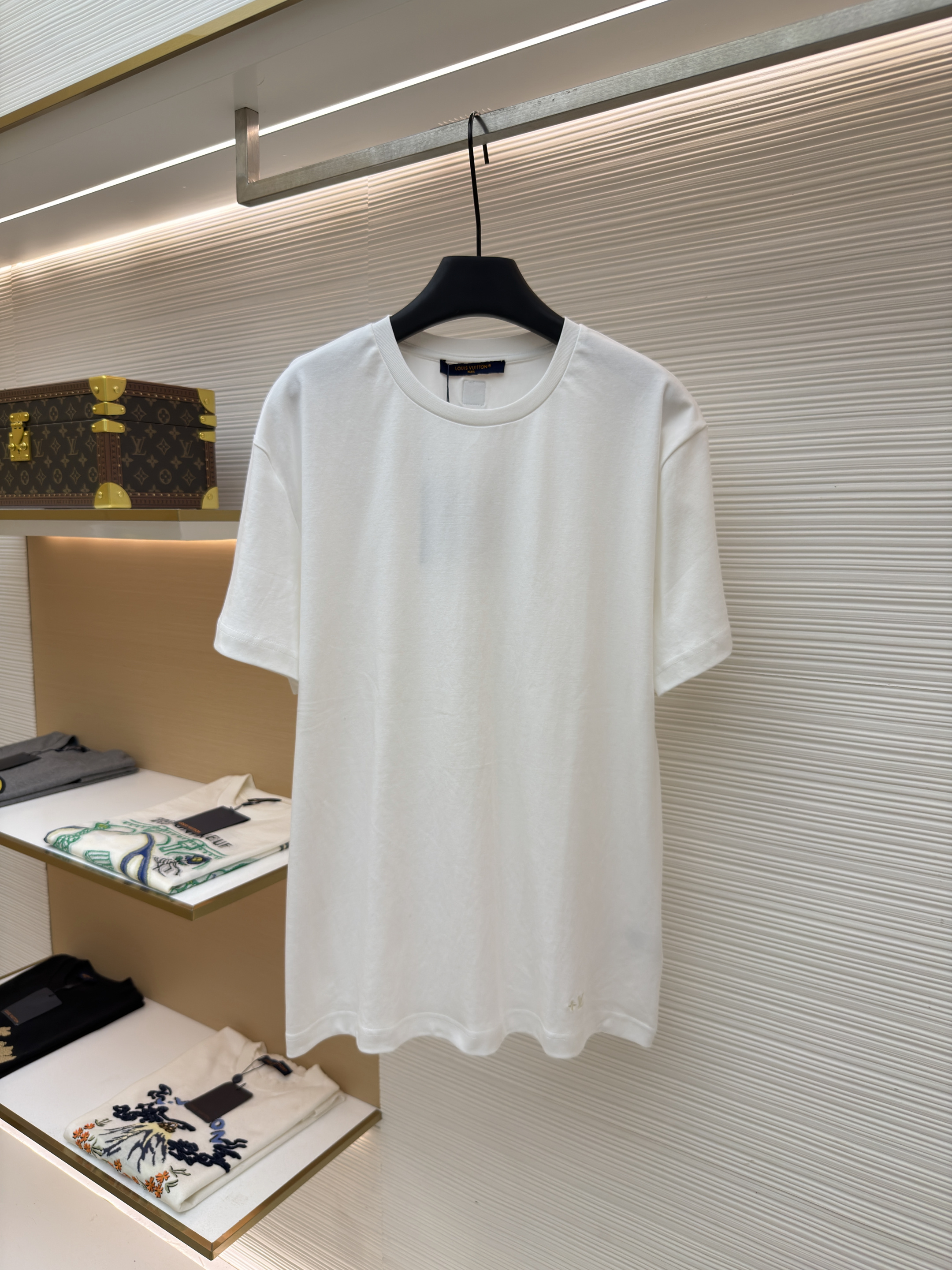 루이비통 로고 자수 라운드넥 티셔츠 (X공장)