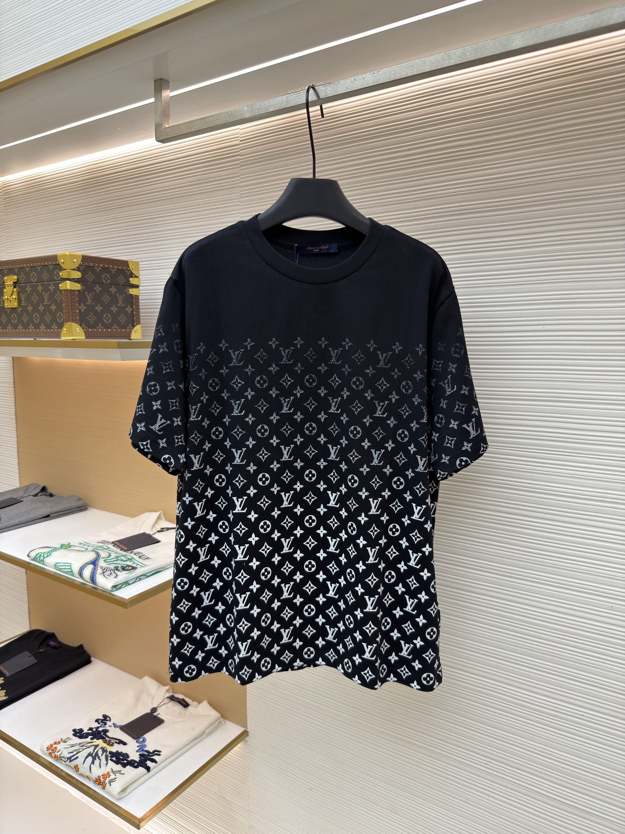 루이비통 그라데이션 모노그램 티셔츠 (X공장)