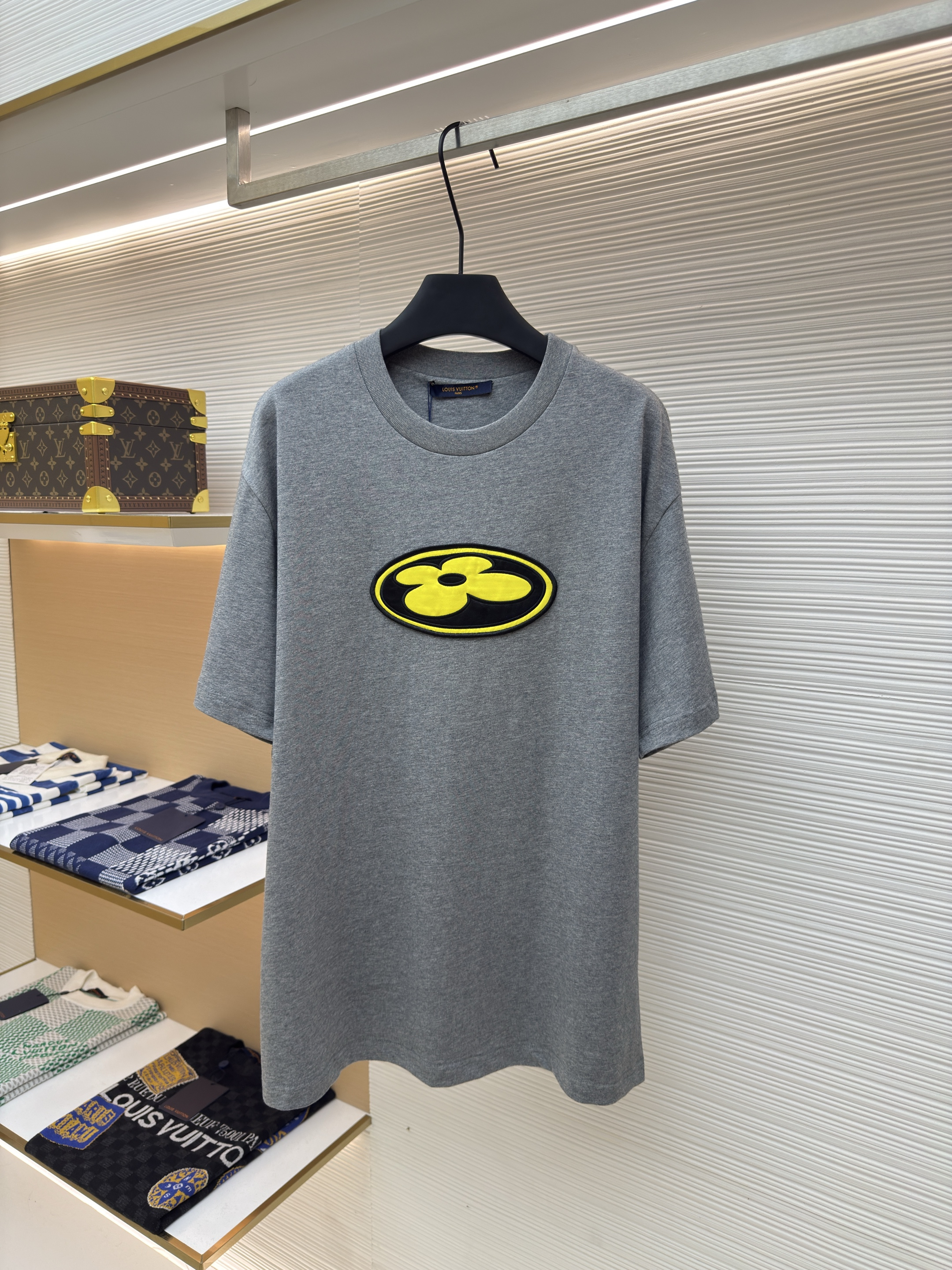 루이비통 니고 콜라보 그래픽 자수 반팔 티셔츠 (X공장)