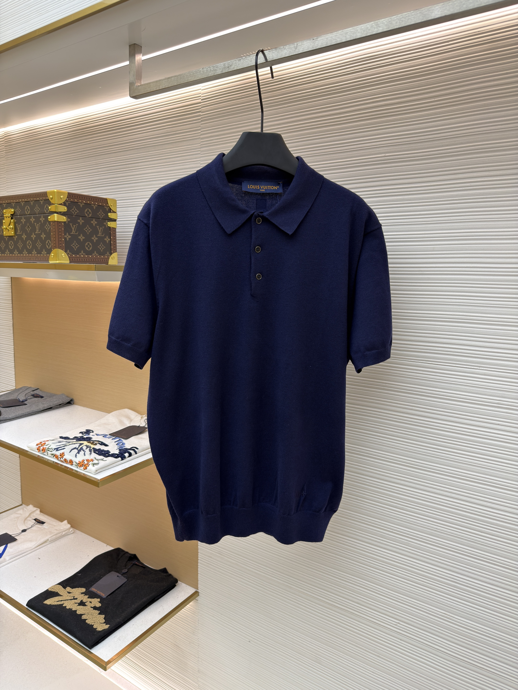 루이비통 가죽 로고 디테일 폴로 반팔 티셔츠 (X공장)