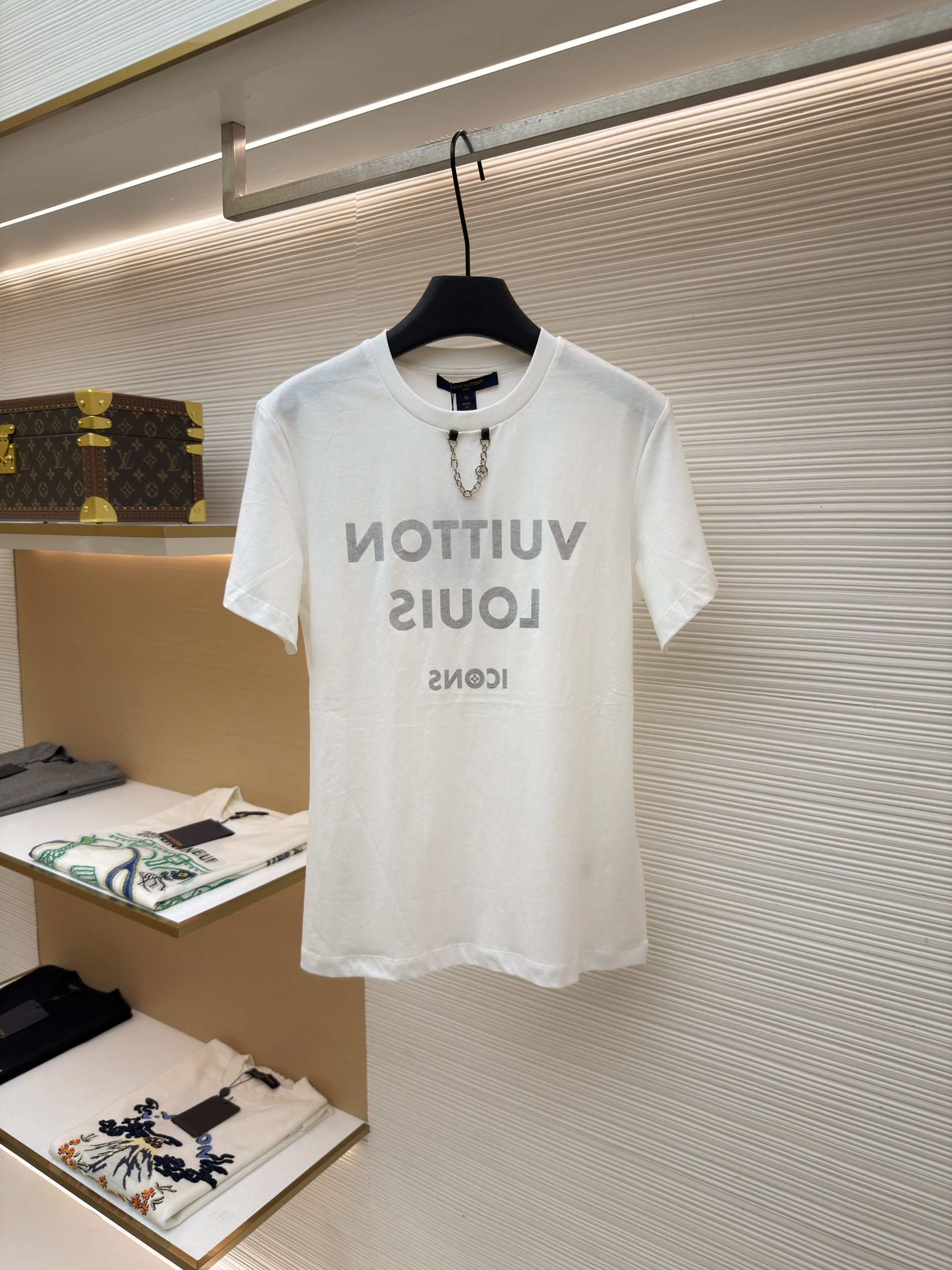 루이비통 넥라인 체인 레터 프린트 라운드넥 반팔 티셔츠 (X공장)