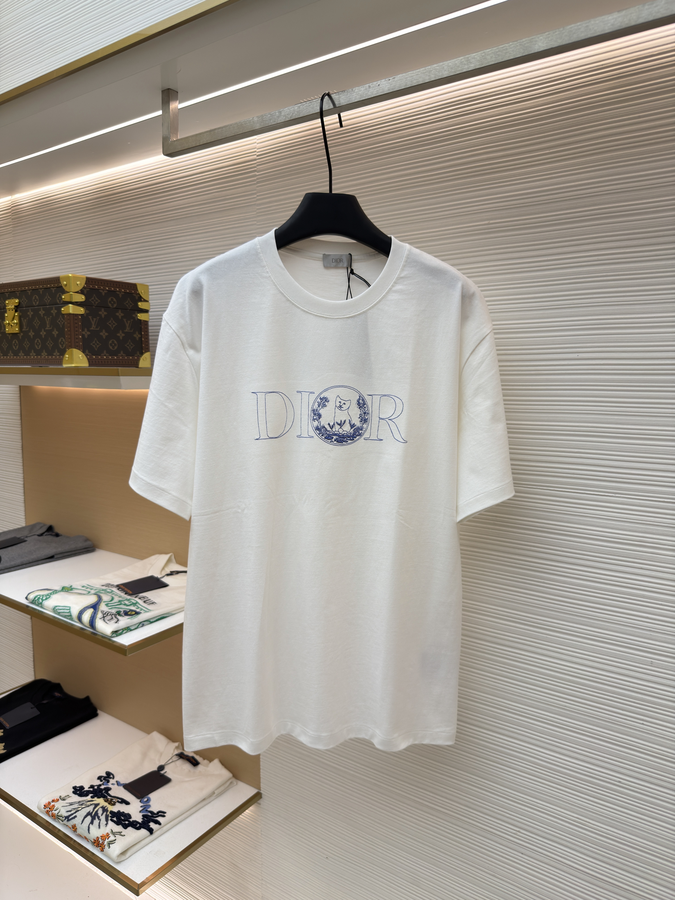 디올 블루 캣 자수 라운드넥 반팔 티셔츠 (X공장)