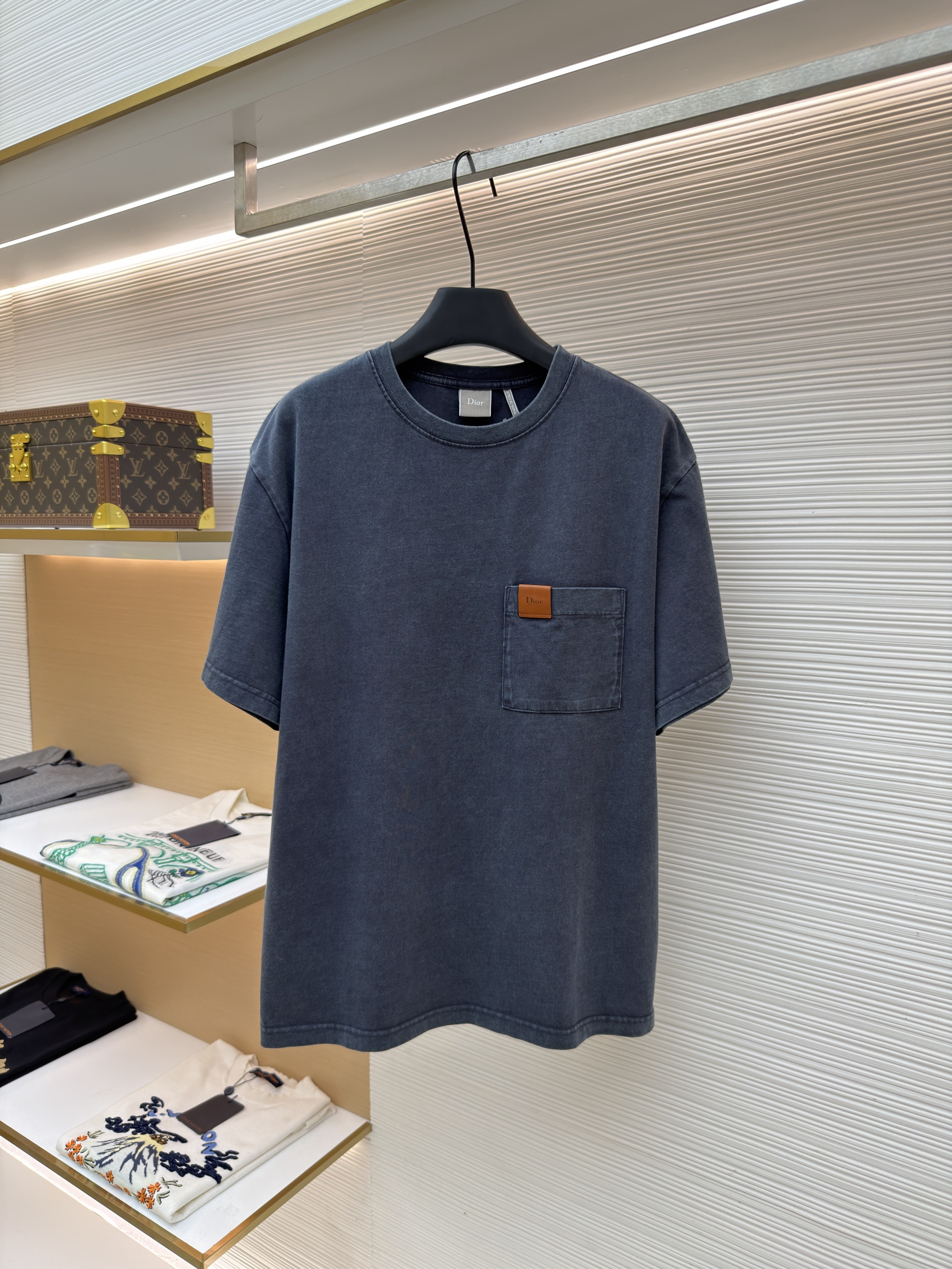 디올 레더 로고 라운드넥 반팔 티셔츠 (X공장)