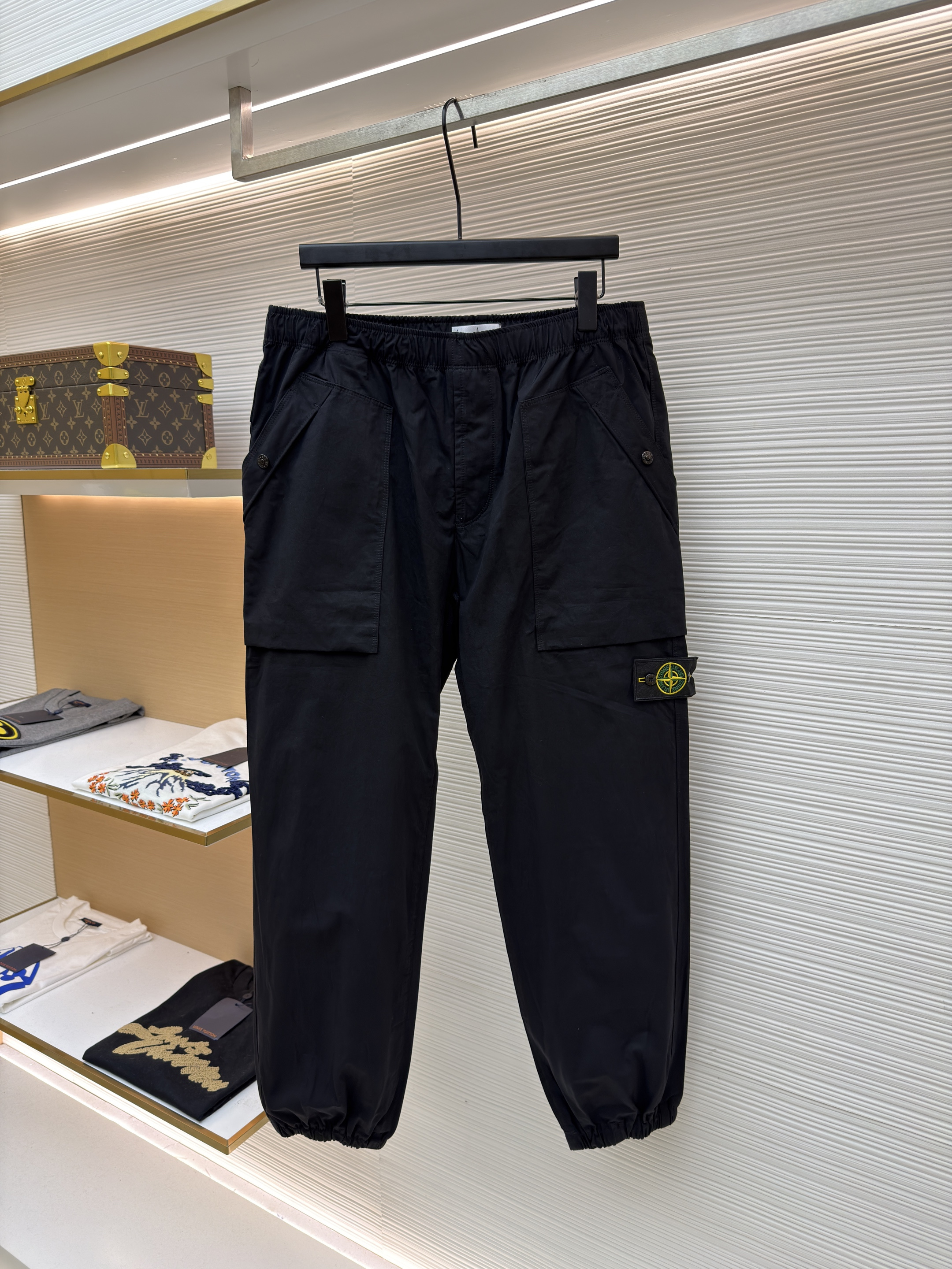 스톤 아일랜드 배지 캐쥬얼 팬츠