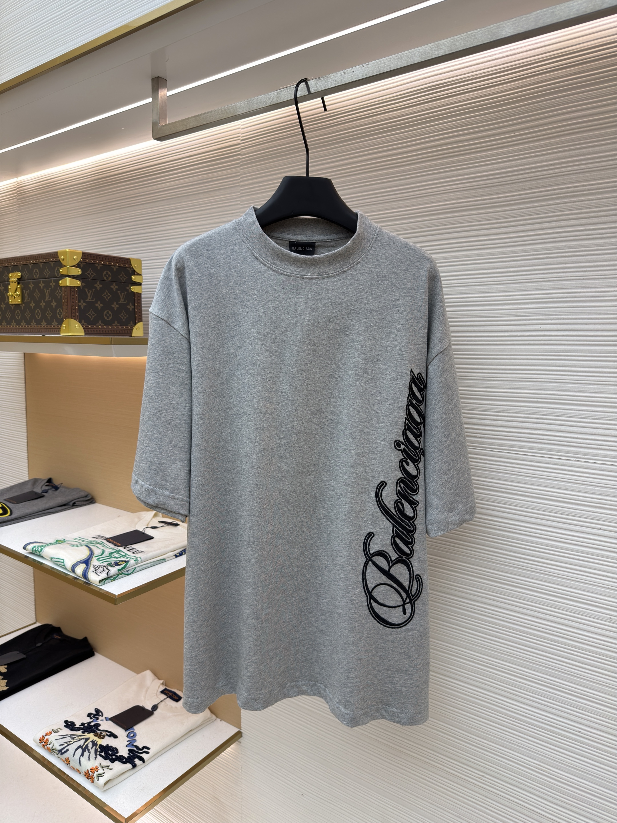 발렌시아가 Balenciaga 코튼 라운드넥 필기체 자수 반팔 티셔츠(X공장)