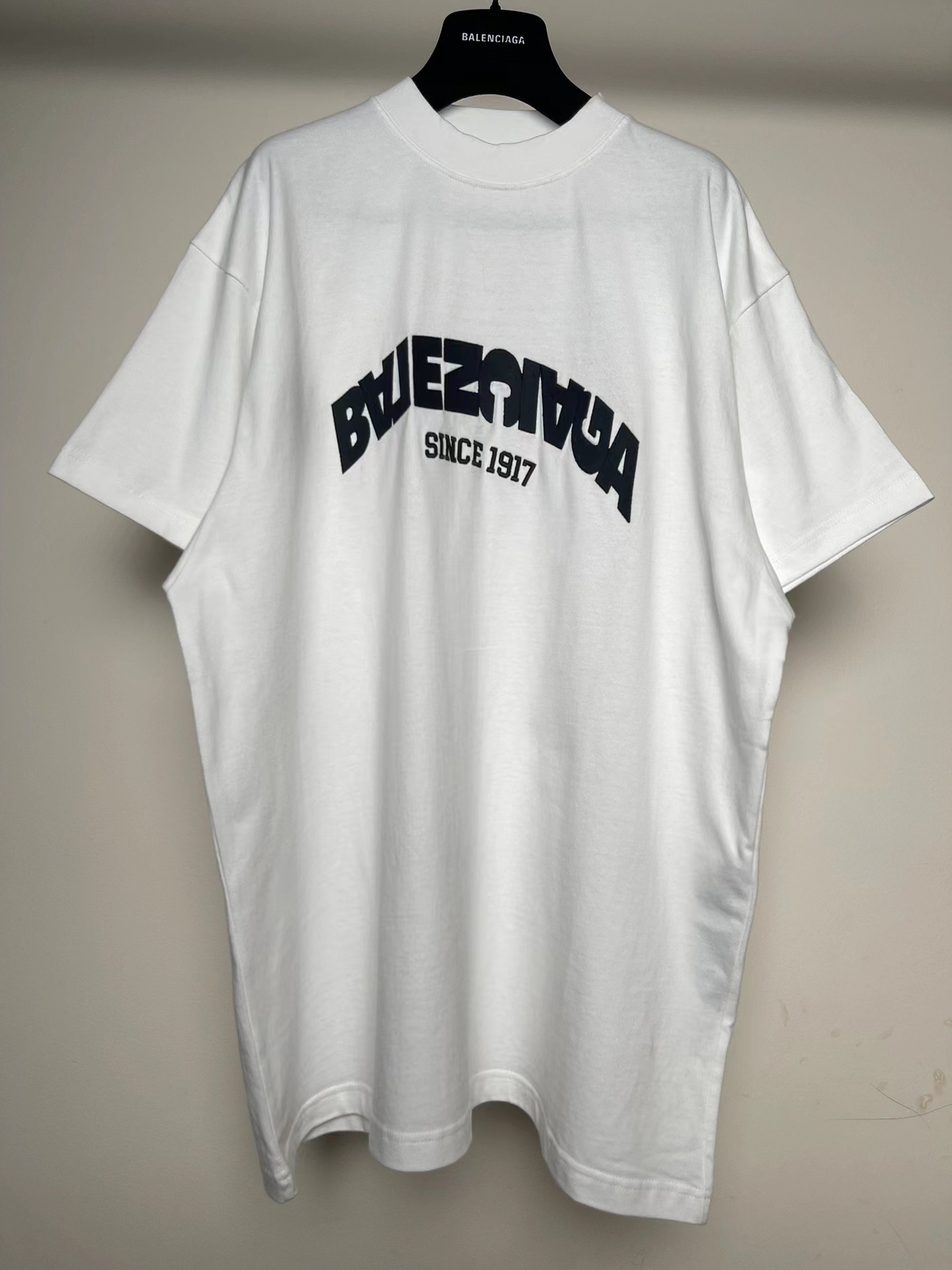 발렌시아가 백 플립 반팔 티셔츠 화이트