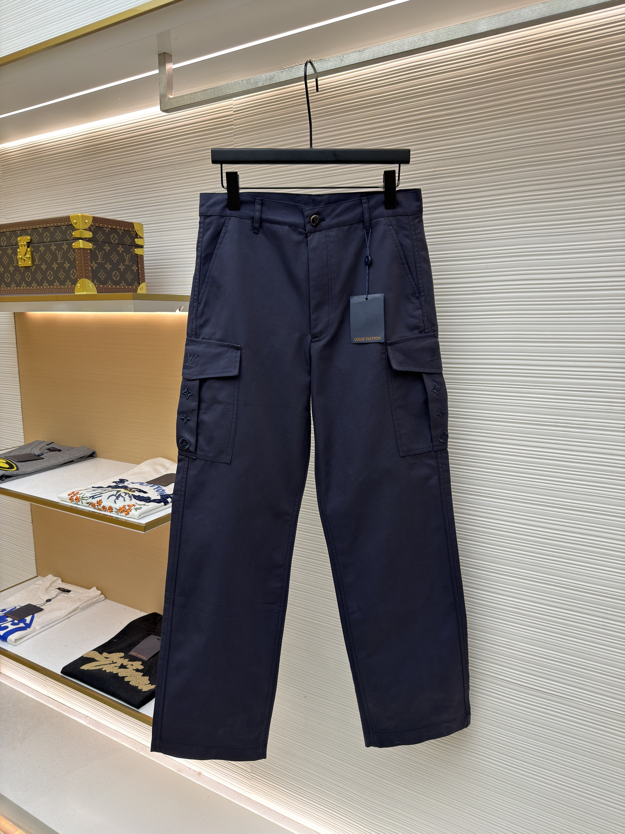 루이뷔통 LOUIS VUITTON 포켓 자수 카고 팬츠 (x공장)